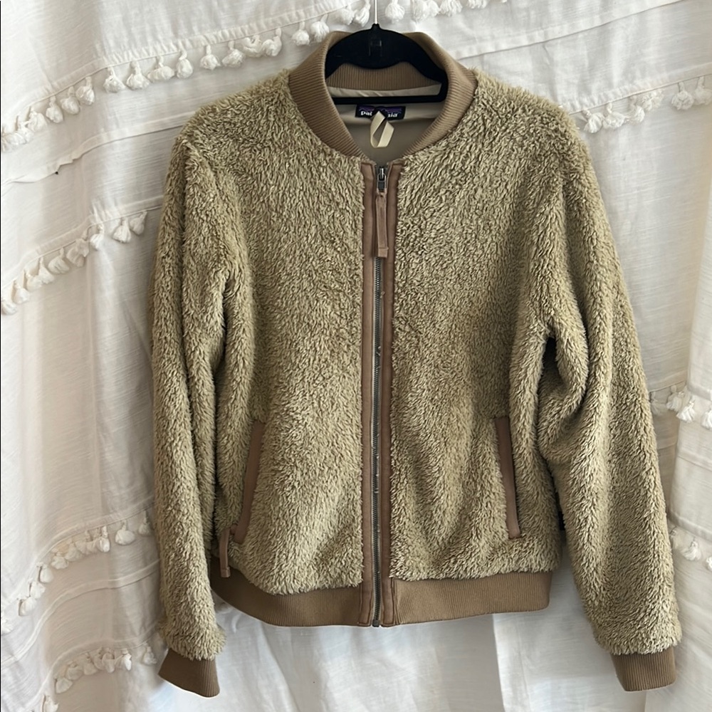 Patagonia | Cozy Tan Teddy Sherpa Jacket
